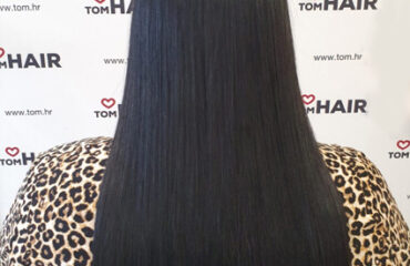 Brazilsko ravnanje kose na dugoj obojanoj kosi, sjajna duga kosa. by. TOM Hair Salon